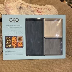 💙NWT CWC Silicone Baking Trays & Non-Stick Baking Pan Set